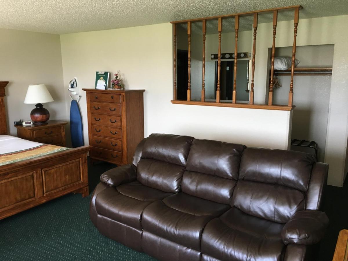 Cassville Four Seasons Inn & Suites Esterno foto