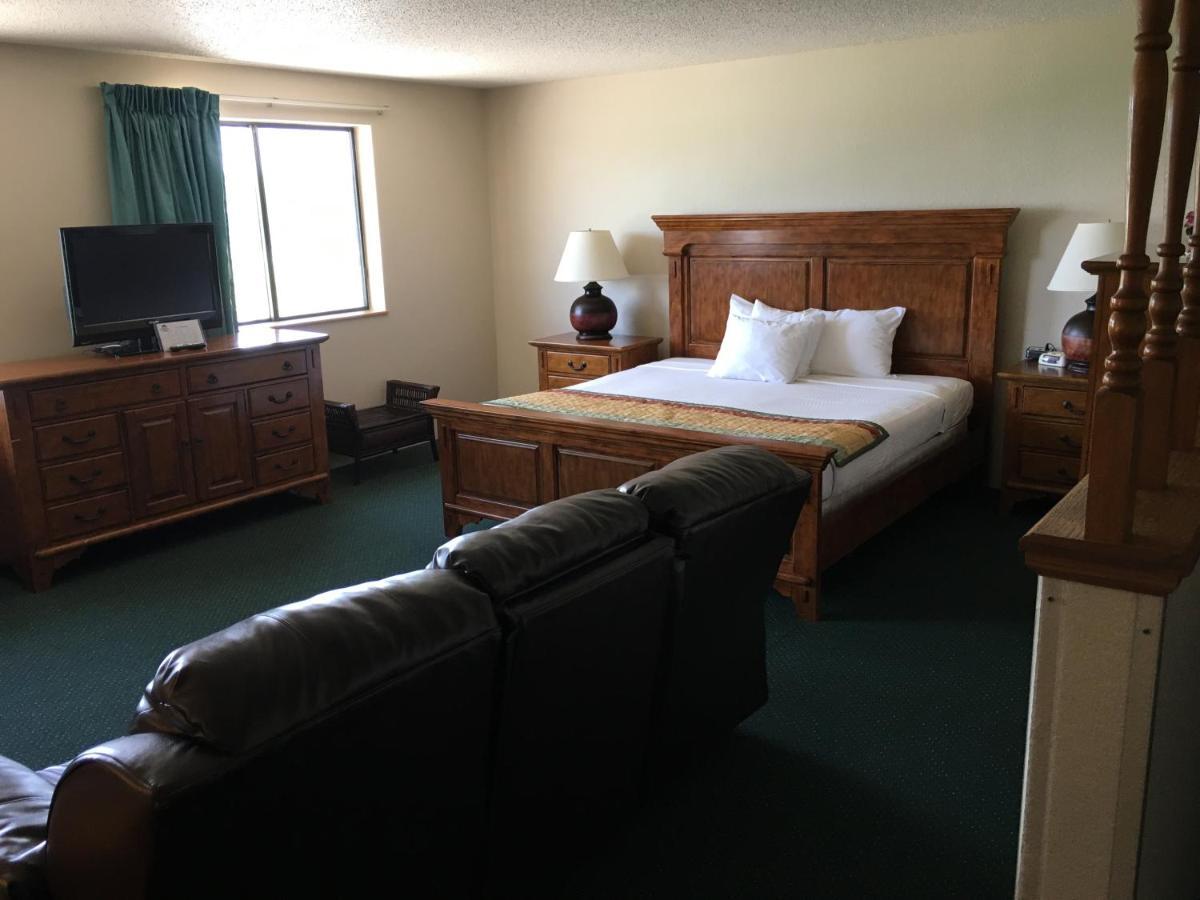 Cassville Four Seasons Inn & Suites Esterno foto