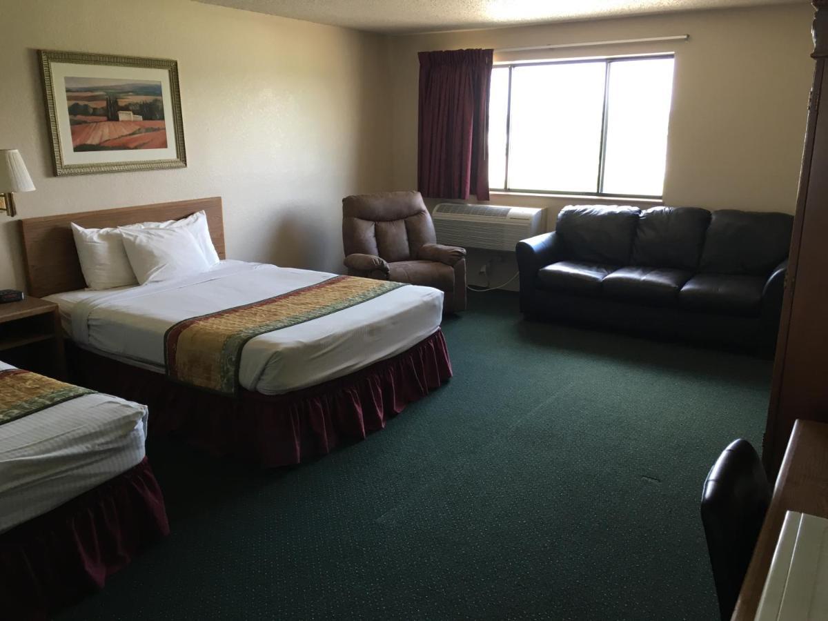 Cassville Four Seasons Inn & Suites Esterno foto