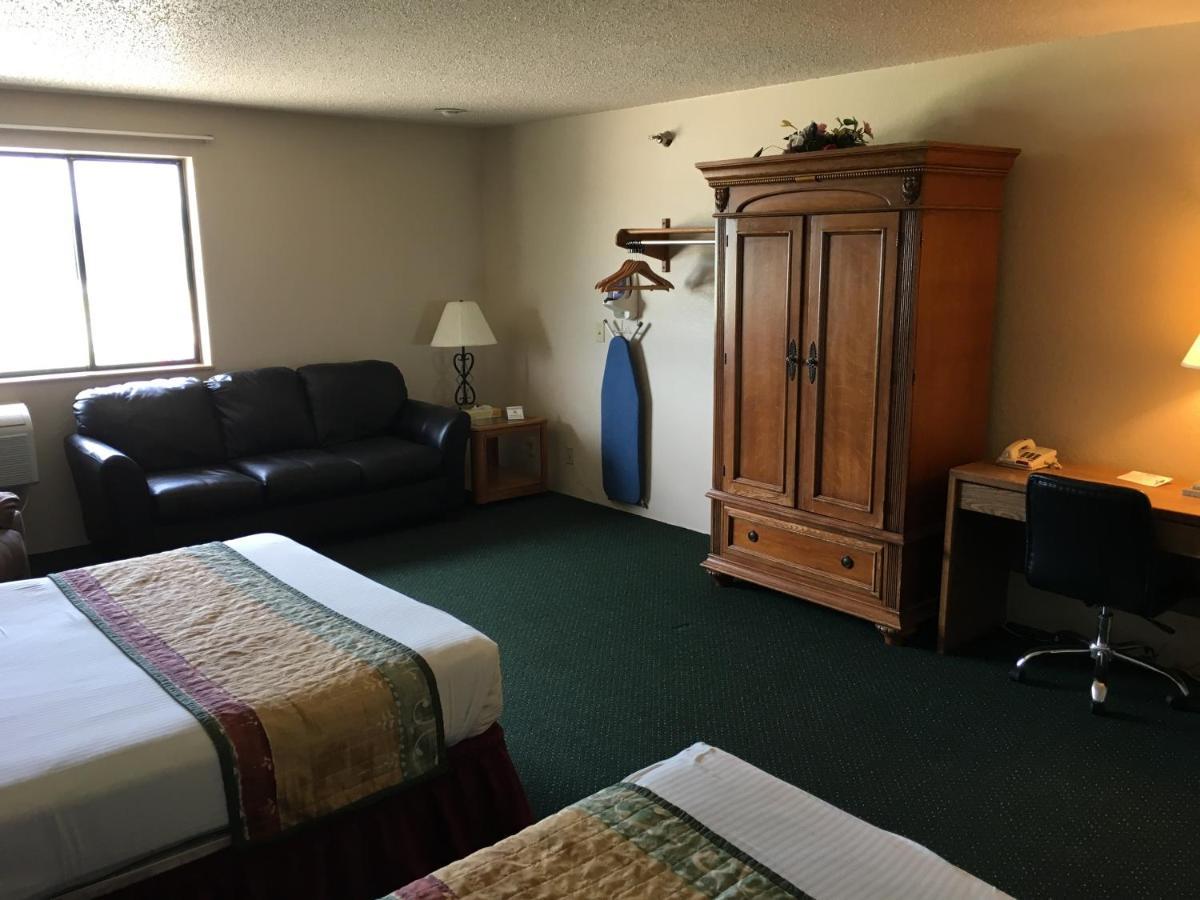Cassville Four Seasons Inn & Suites Esterno foto